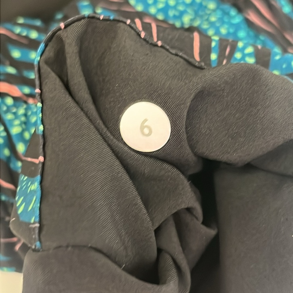 lululemon athletica Teal & Black Printed Women's Shorts size 6 - Picture 7 of 7